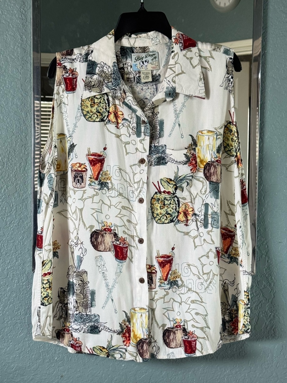 EUC Vintage Big Dogs White Hawaiian Shirt with Teal and Black Tiki Print